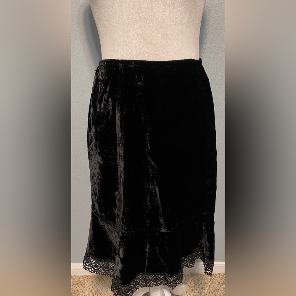 Black Velvet Women’s Skirt - Classic Elegant Style Lace Trim Medium - Picture 2 of 10